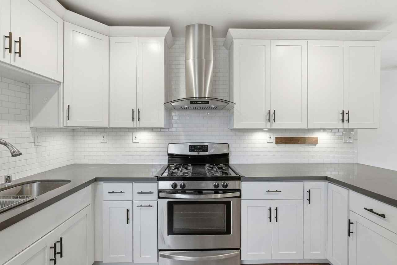954 Cedar St - Photo 3 of 30
