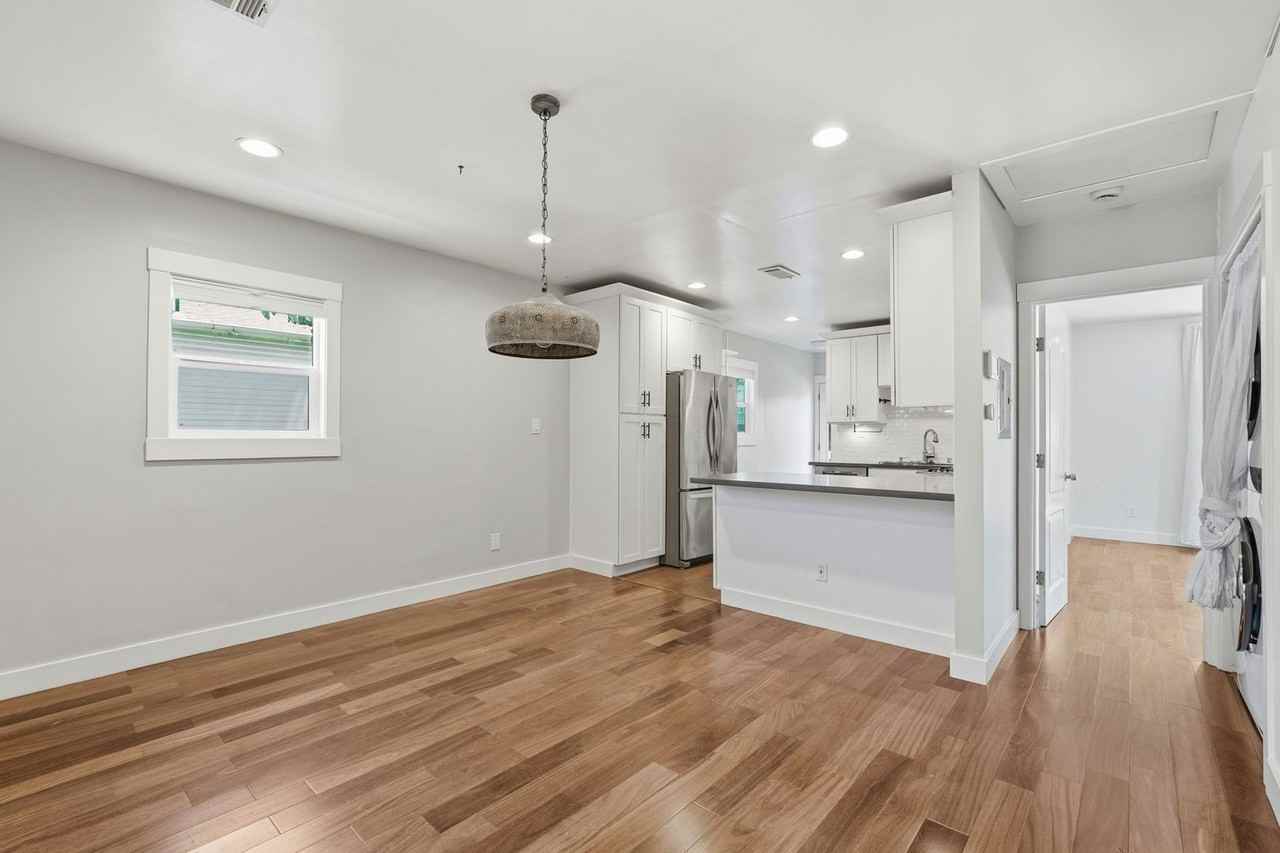 954 Cedar St - Photo 4 of 30