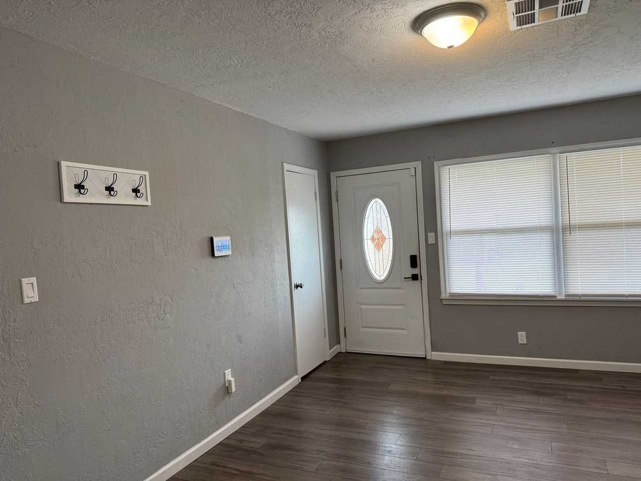 2301 Nw 36th St - Photo 4 of 32