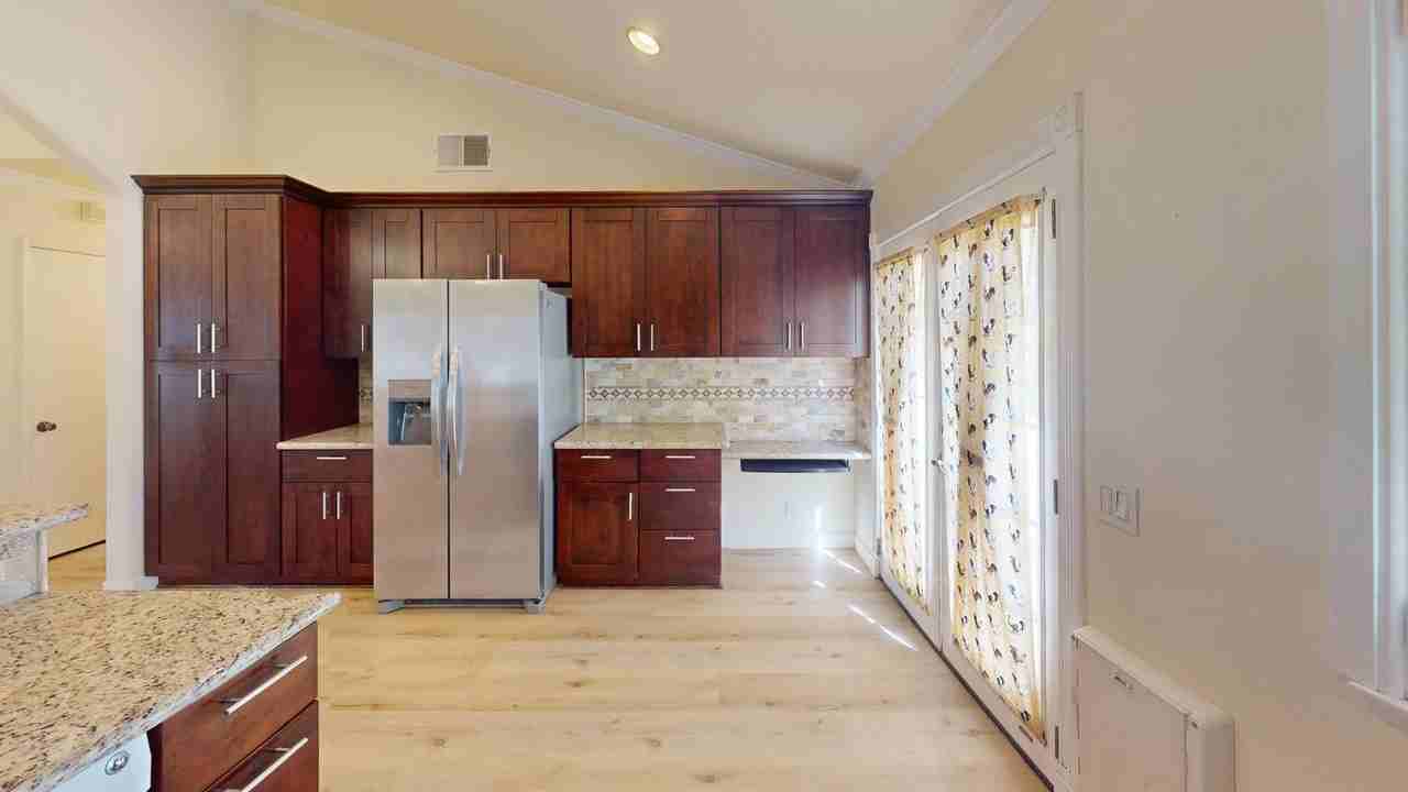 10664 Harmony Dr - Photo 4 of 12