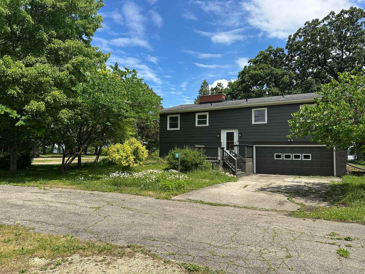 2830 Waubesa Ave - Photo 3 of 50