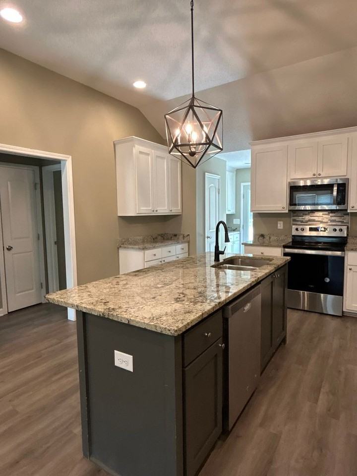 2570 Tindal Rd - Photo 7 of 29