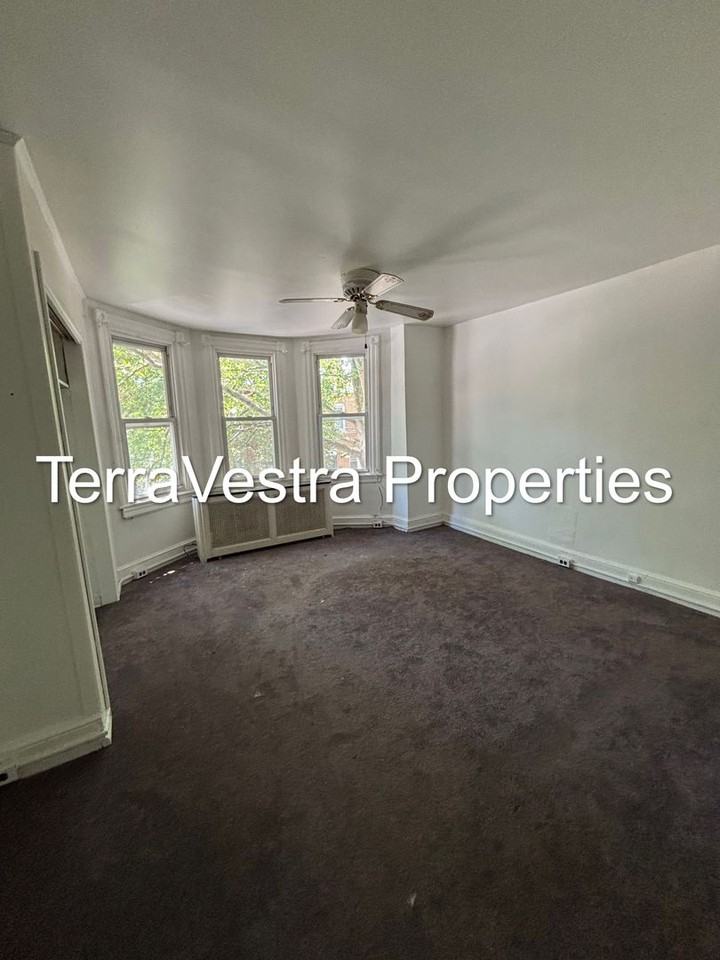 433 Viola St - Photo 2 of 6