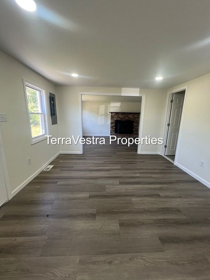 107 Lincoln Rd - Photo 2 of 16