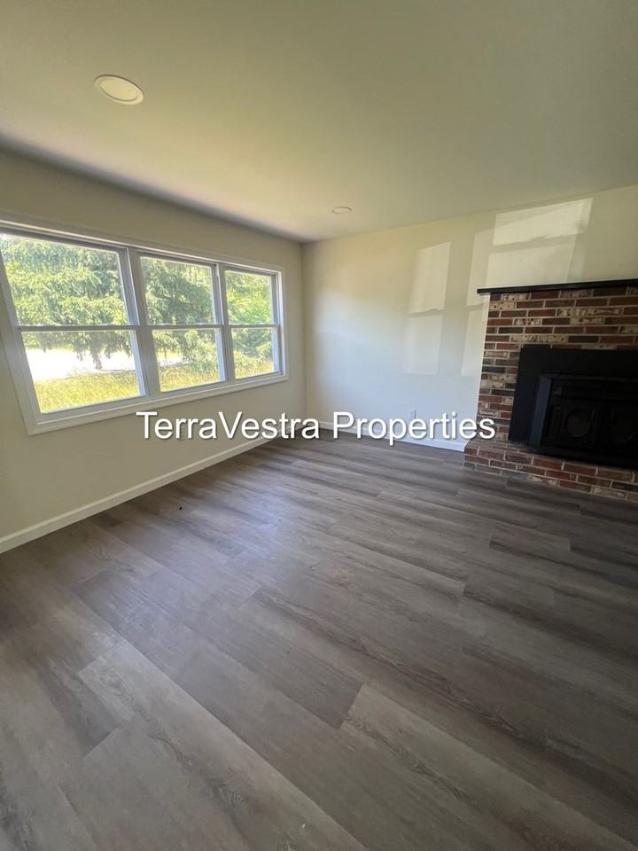 107 Lincoln Rd - Photo 3 of 16