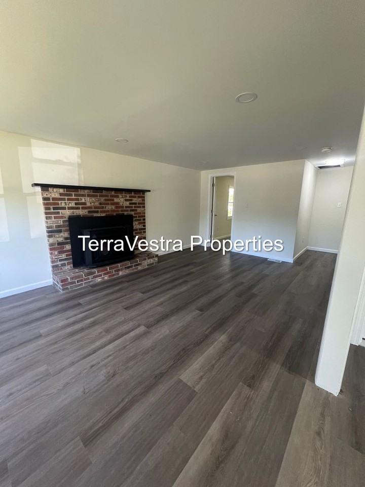 107 Lincoln Rd - Photo 5 of 16