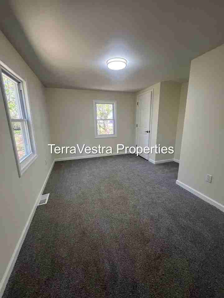 107 Lincoln Rd - Photo 6 of 16