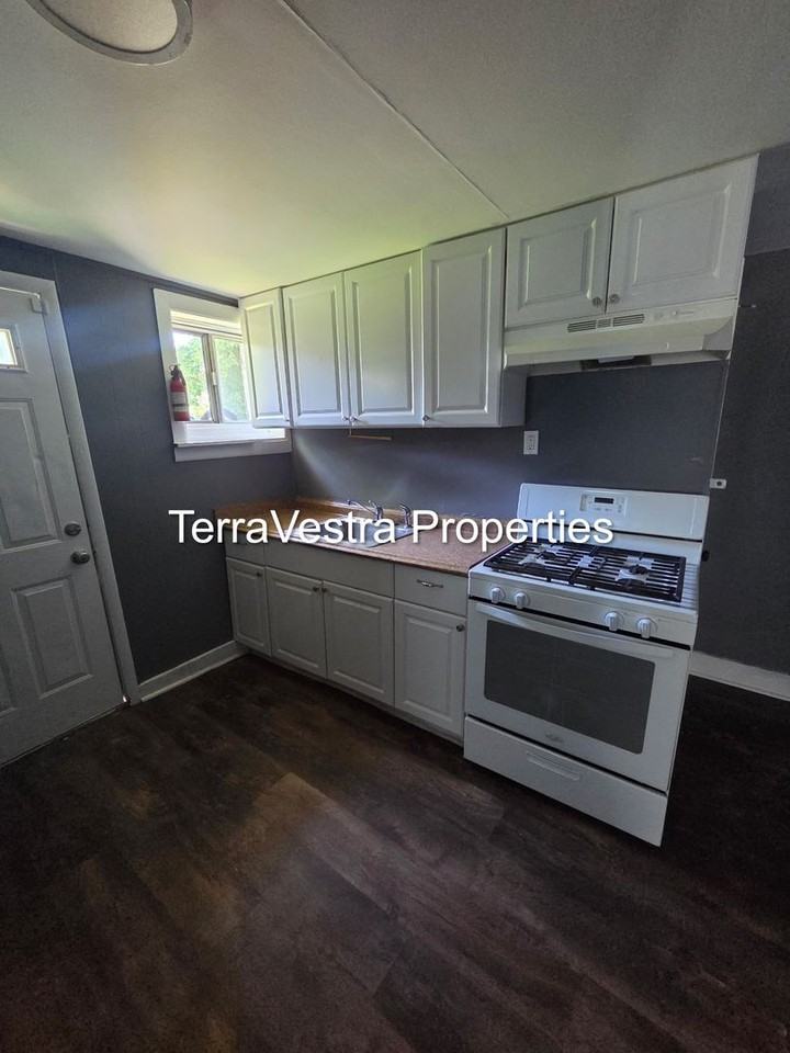 242 W Washington St - Photo 2 of 18