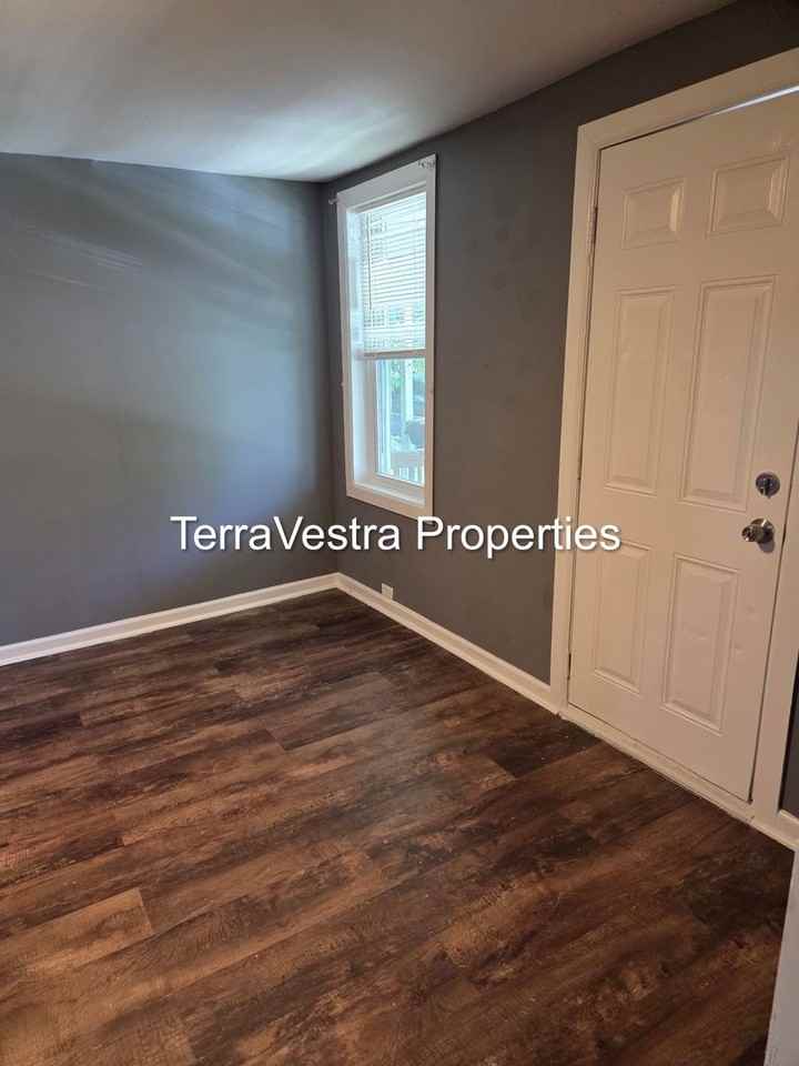 242 W Washington St - Photo 5 of 18