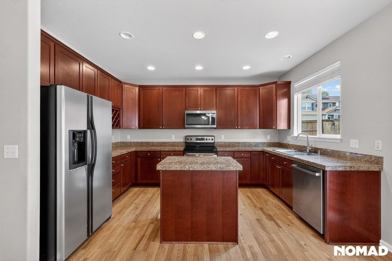 11055 Chesmore St - Photo 3 of 31