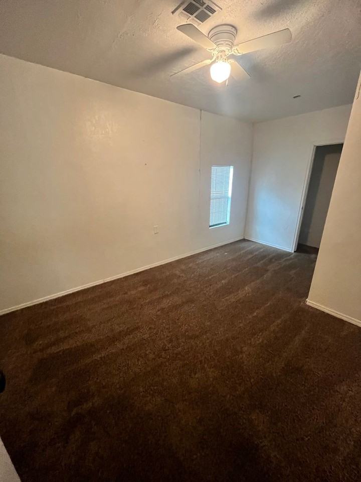 908 Sw G Ave - Photo 5 of 7