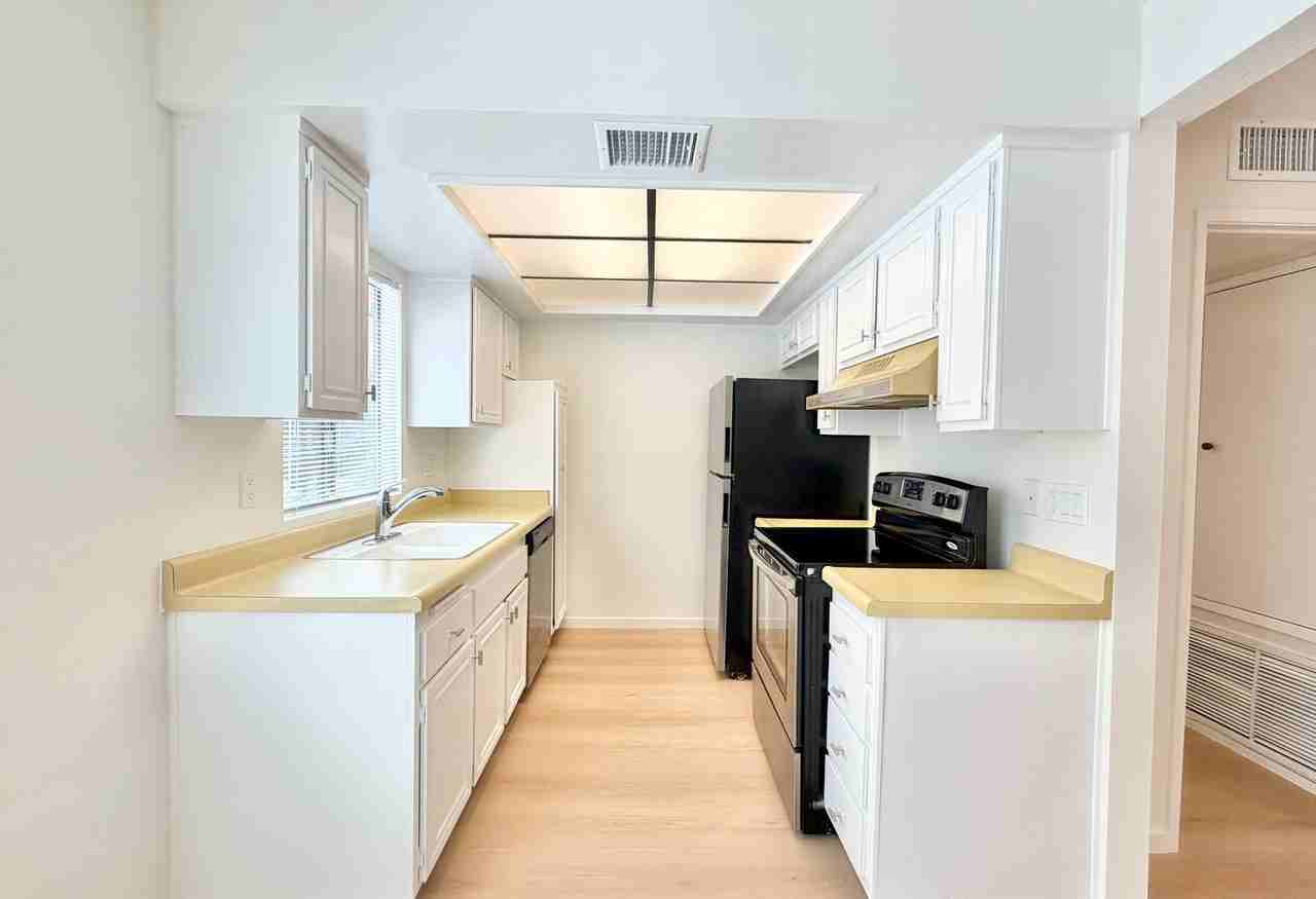 1407 N Sunrise Way #18 - Photo 7 of 22