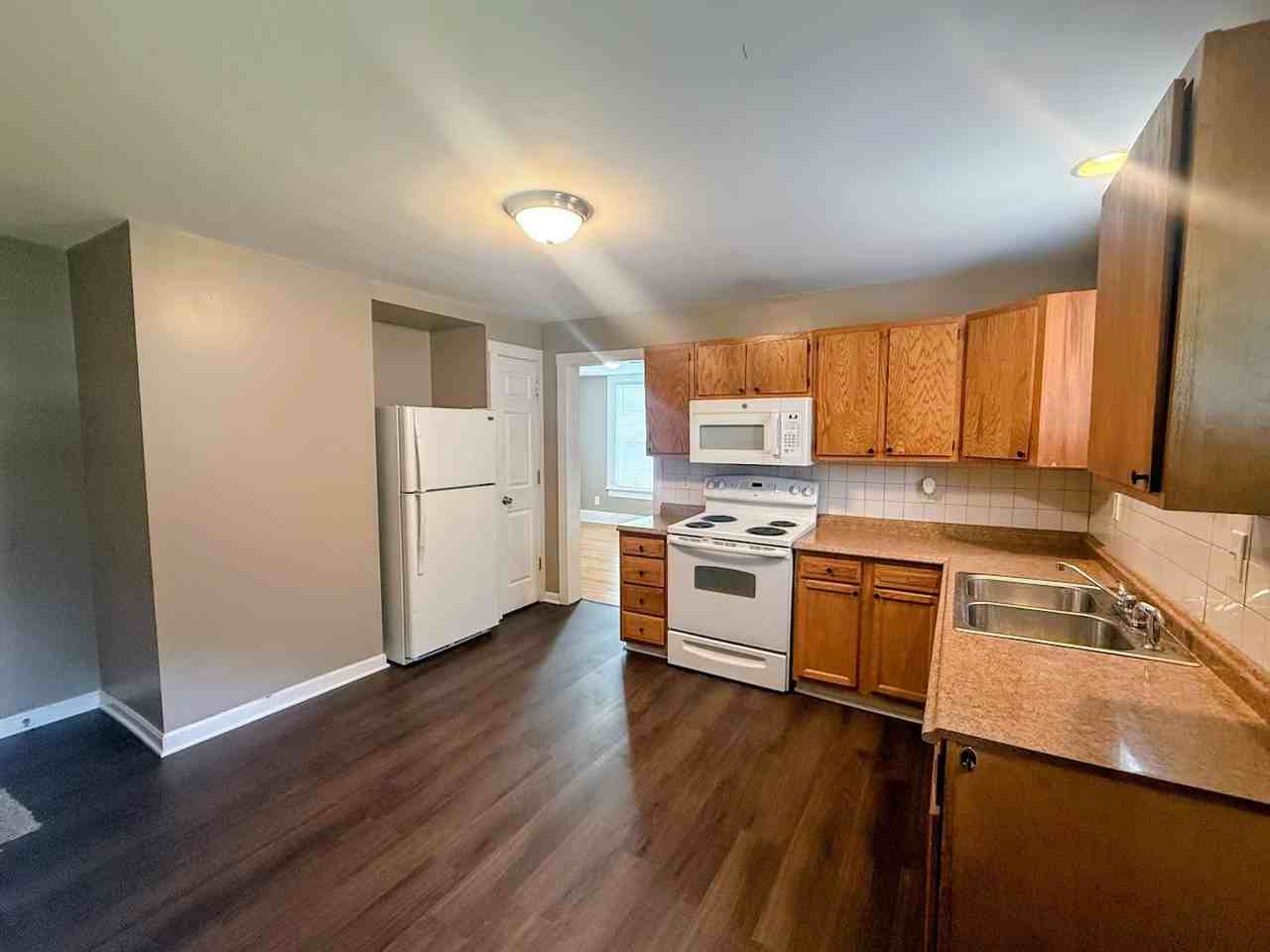 116 Maple Ave Se - Photo 4 of 12