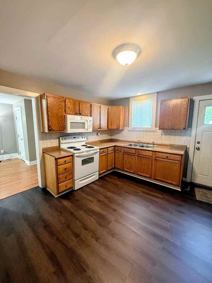 116 Maple Ave Se - Photo 5 of 12