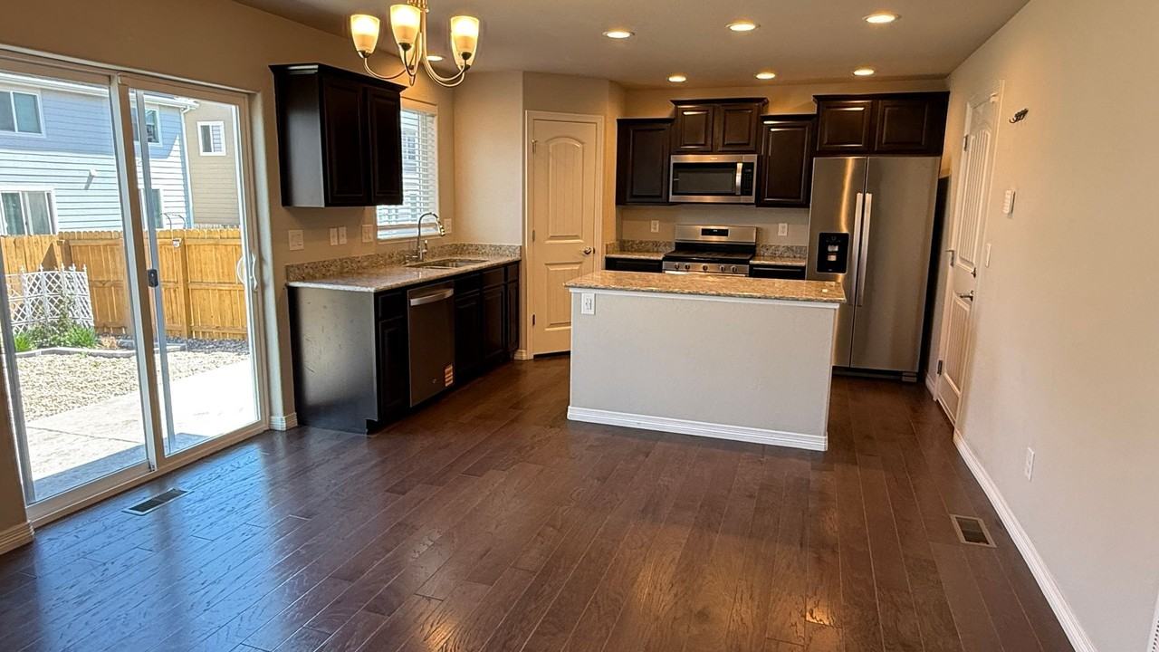 10934 Rowley Dr - Photo 4 of 24