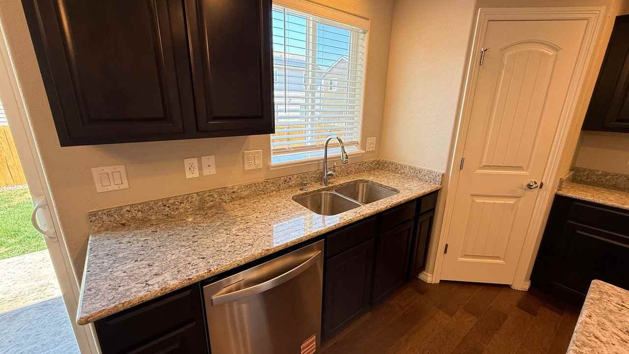 10934 Rowley Dr - Photo 5 of 24