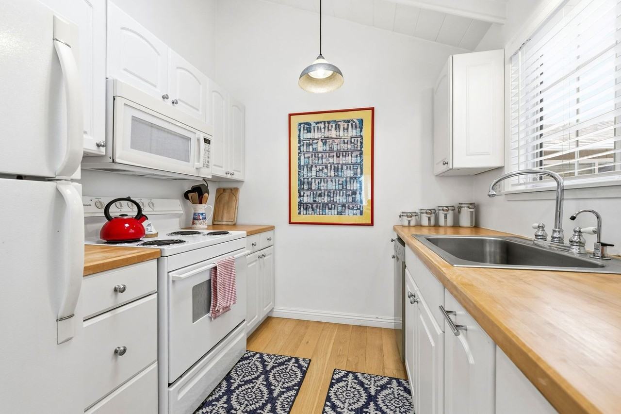 221 Pearl Ave - Photo 4 of 14