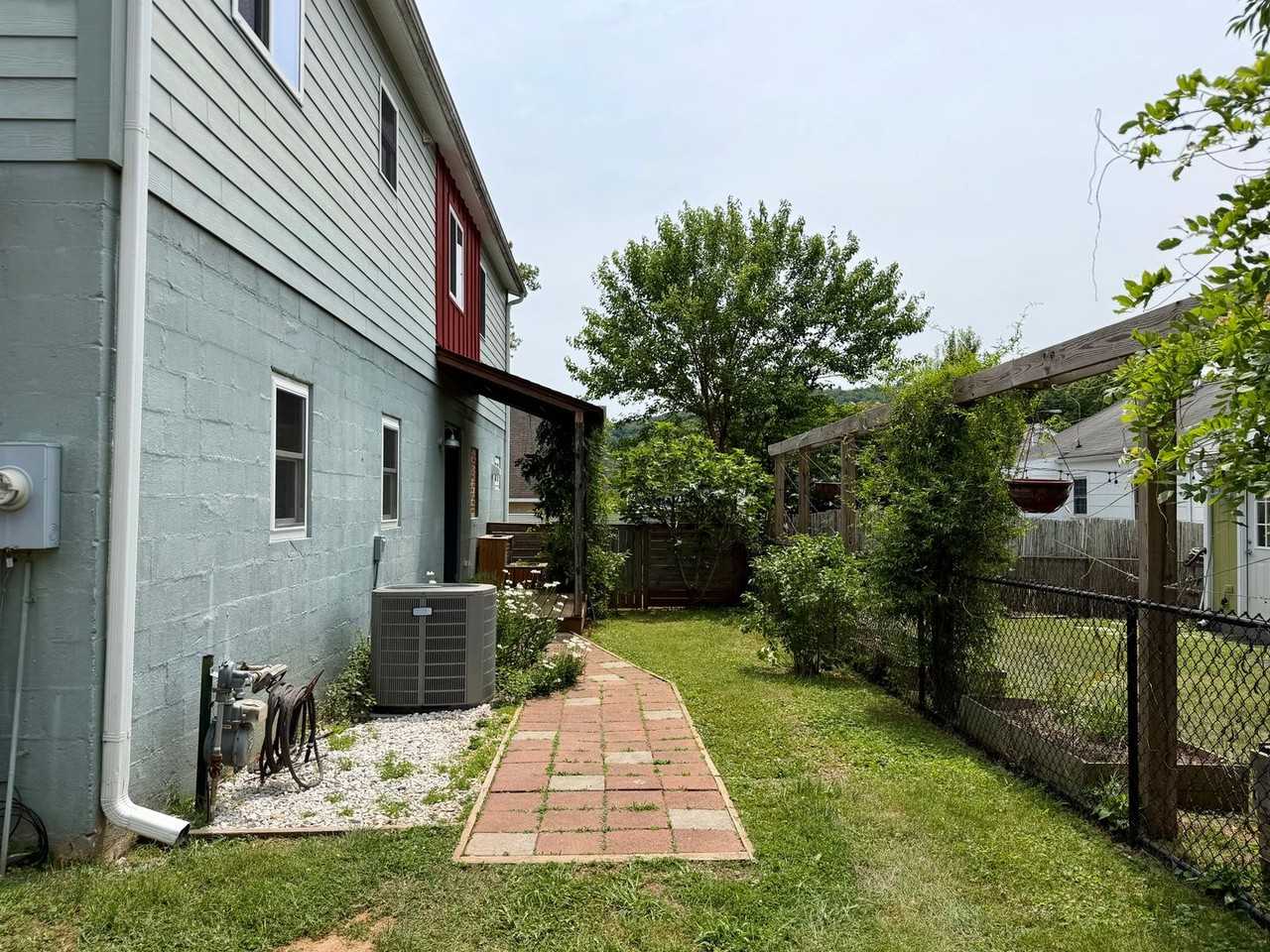 1500 Meridian St - Photo 4 of 50