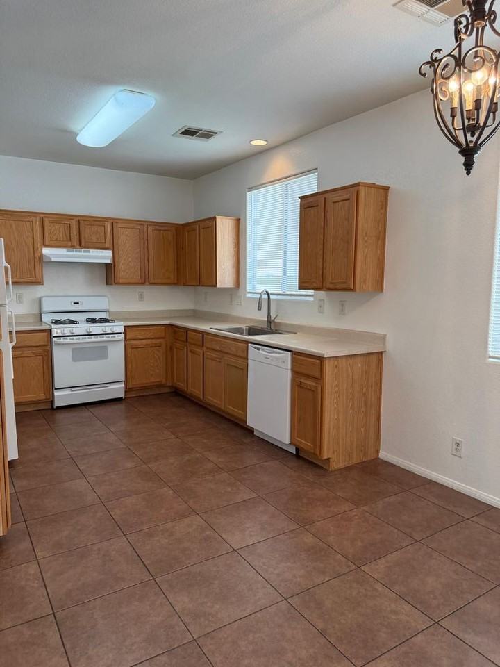 1260 Oak Village Ave - Photo 4 of 16