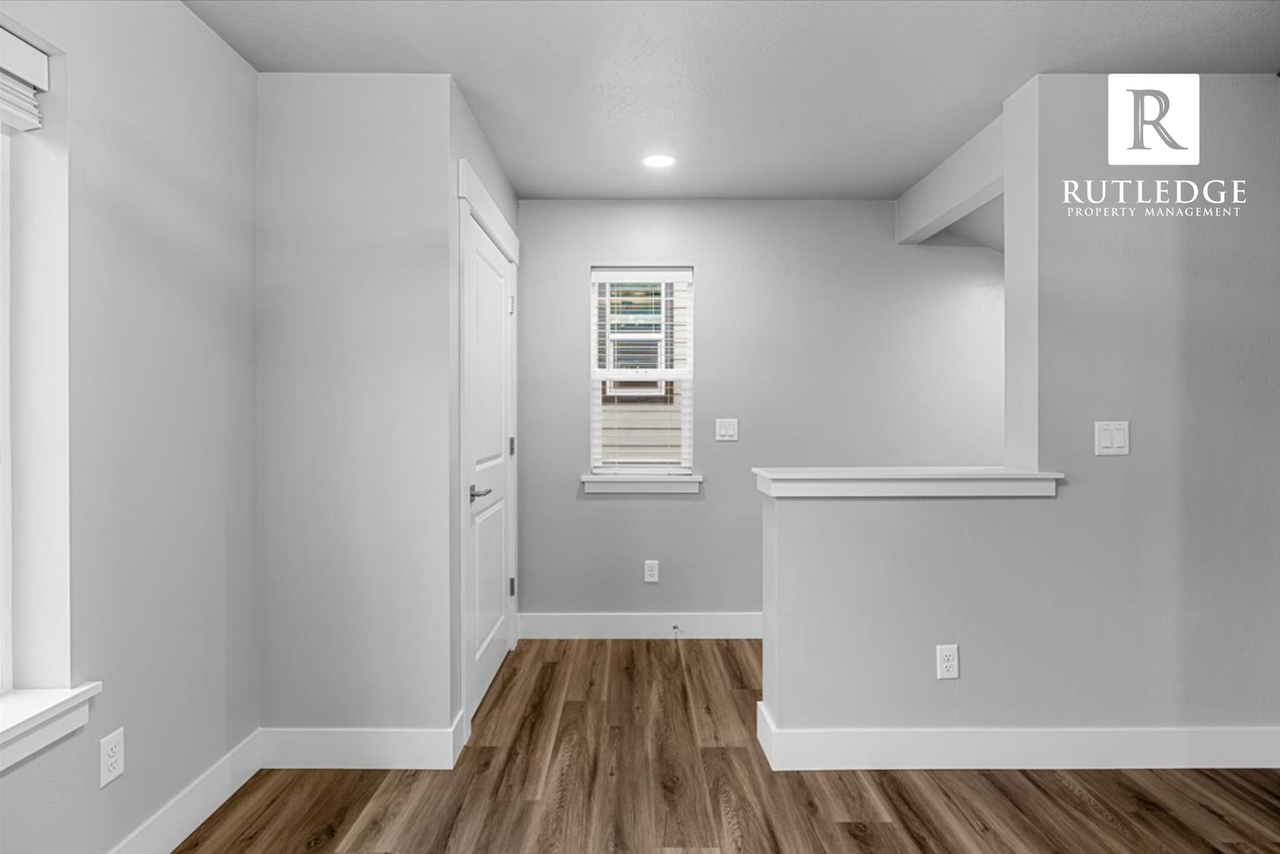 218 Academy Pl - Photo 5 of 28