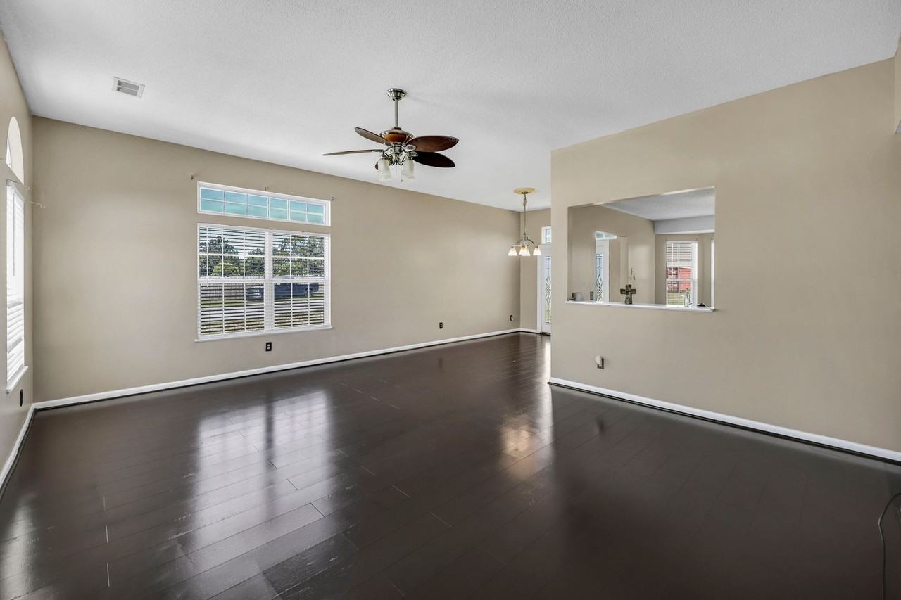 331 Woodcote Dr - Photo 3 of 26
