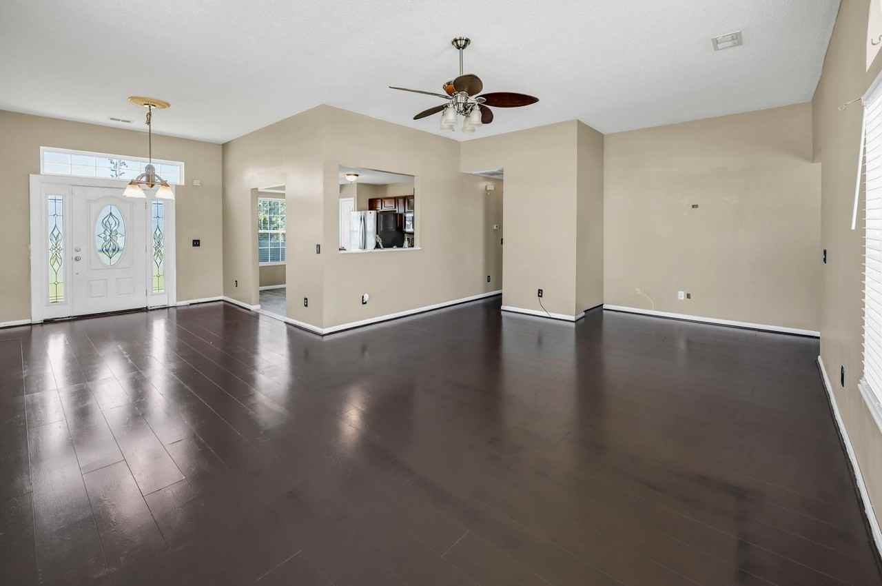 331 Woodcote Dr - Photo 4 of 26