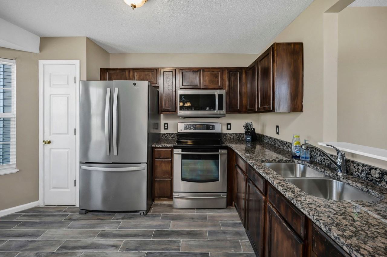 331 Woodcote Dr - Photo 6 of 26