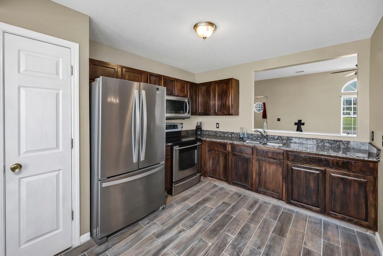 331 Woodcote Dr - Photo 7 of 26