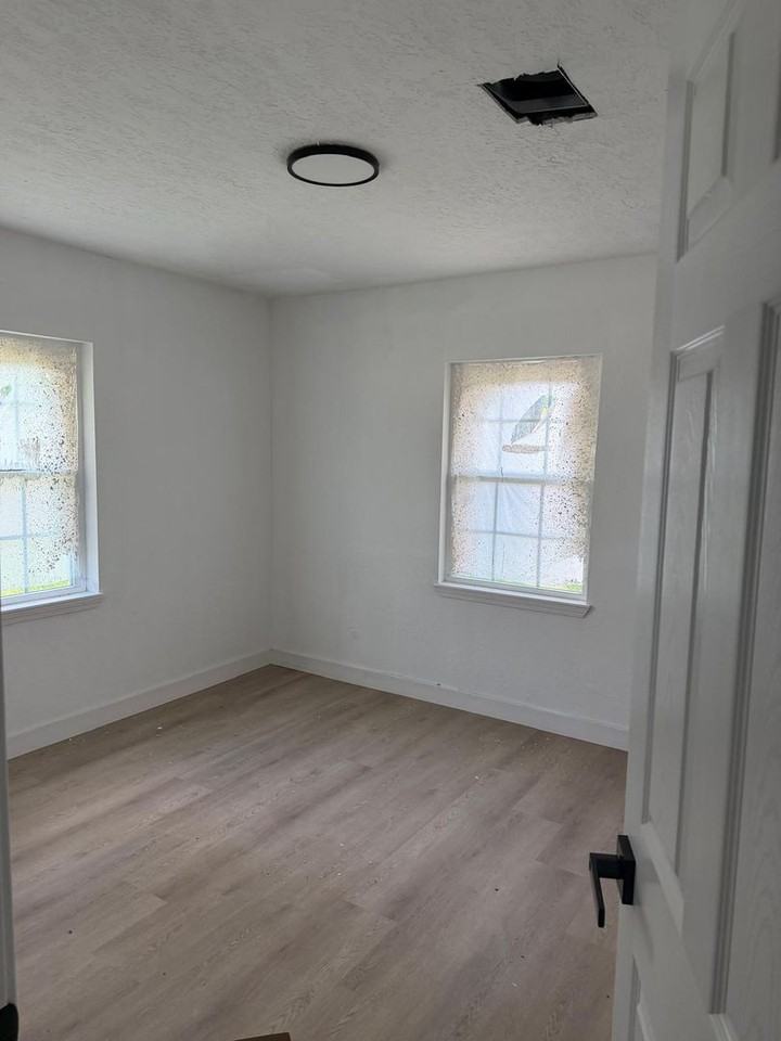1317 Tobola St - Photo 3 of 8