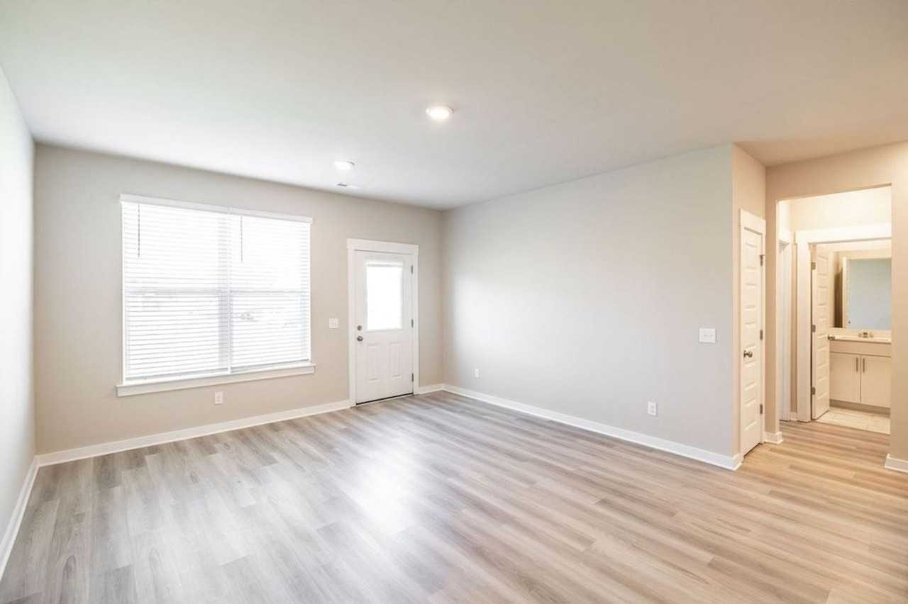 5045 Percival Dr - Photo 5 of 37