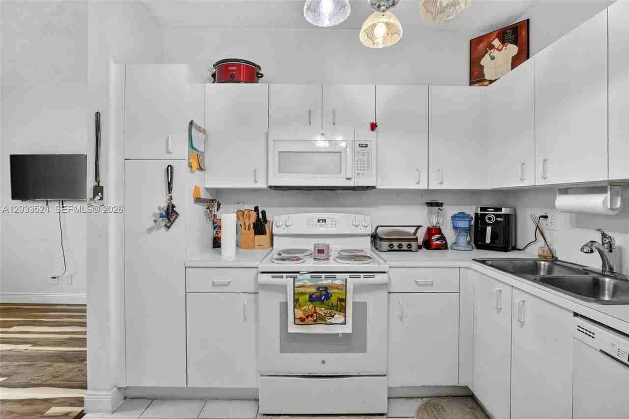 16853 Sw 1st St #0 - Photo 3 of 19