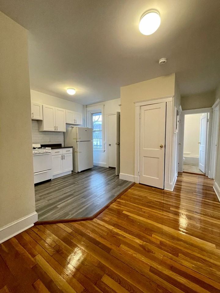 16 Vinal St - Photo 5 of 10