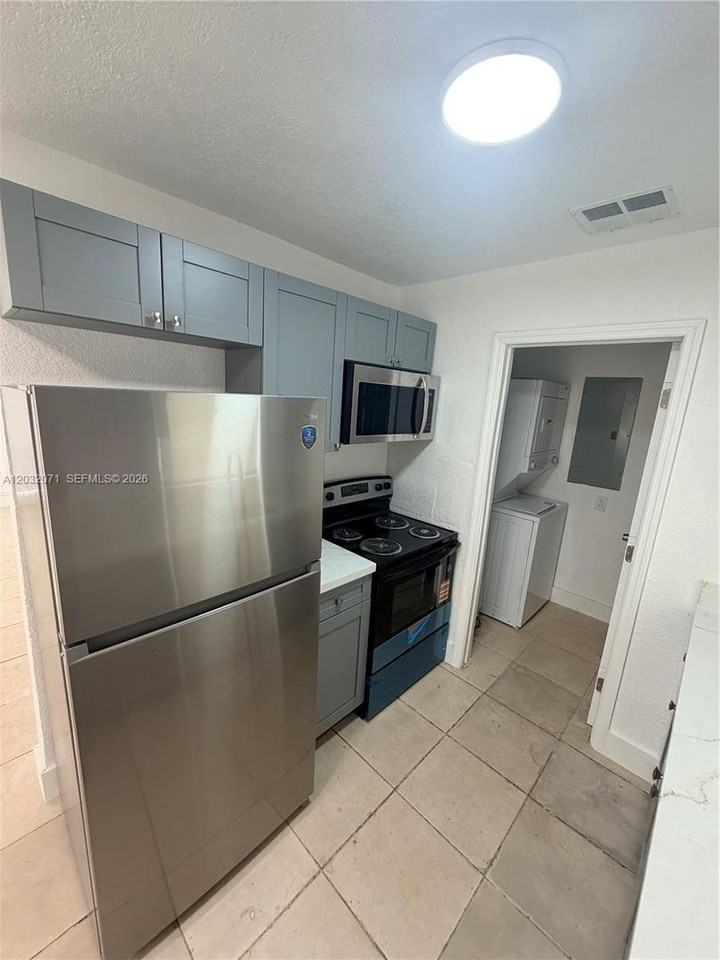 753 Sw 3rd Pl - Photo 2 of 10