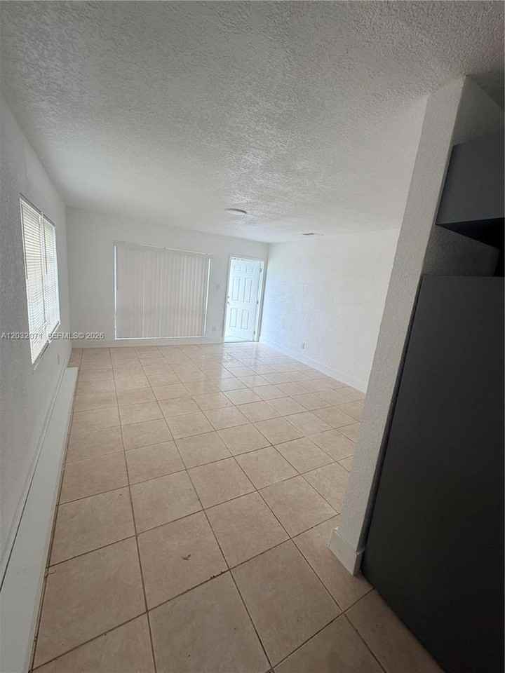 753 Sw 3rd Pl - Photo 4 of 10