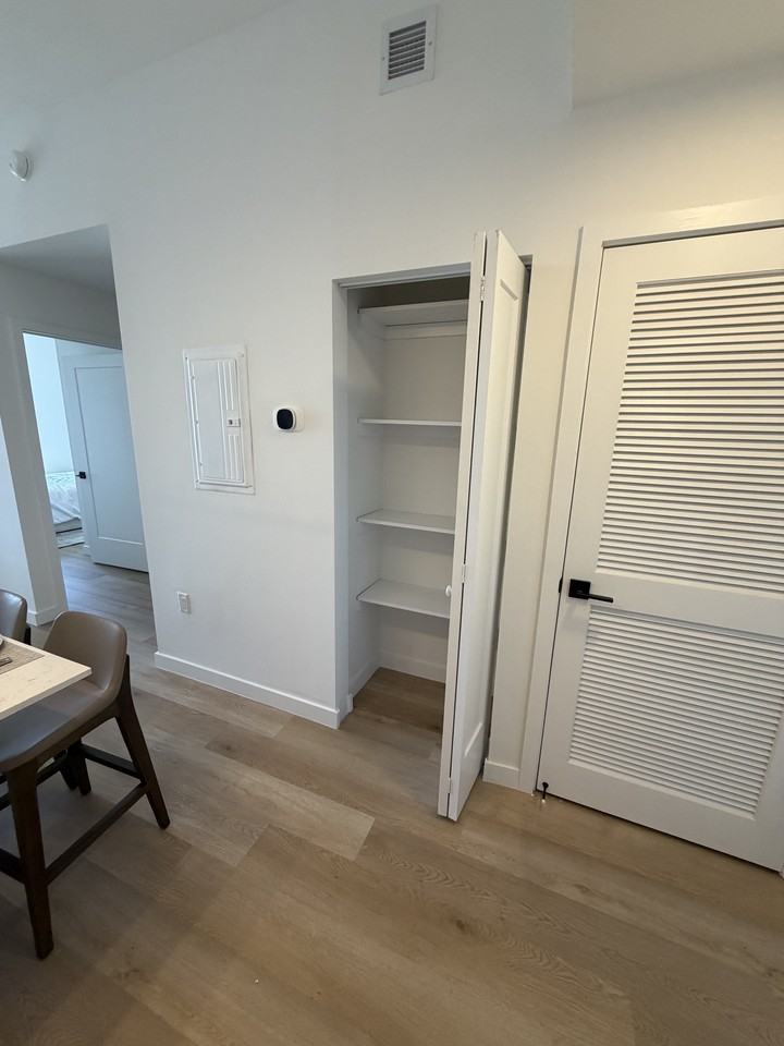 213 Southwest 2nd Avenue #A - Photo 5 of 16
