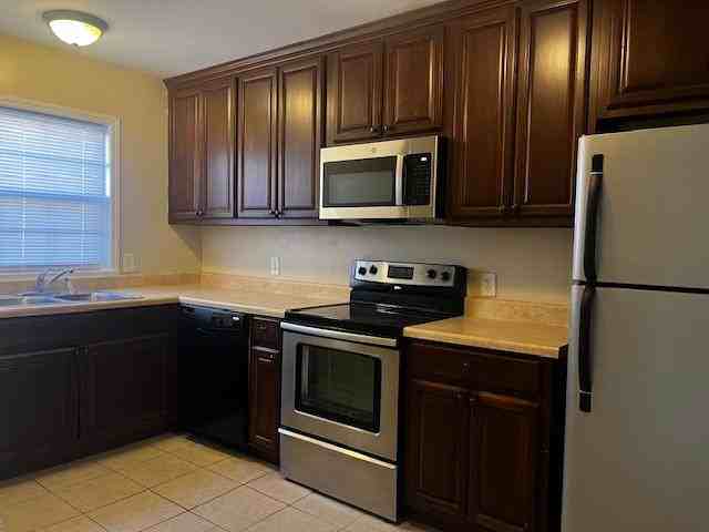 853 North Ave - Photo 2 of 10