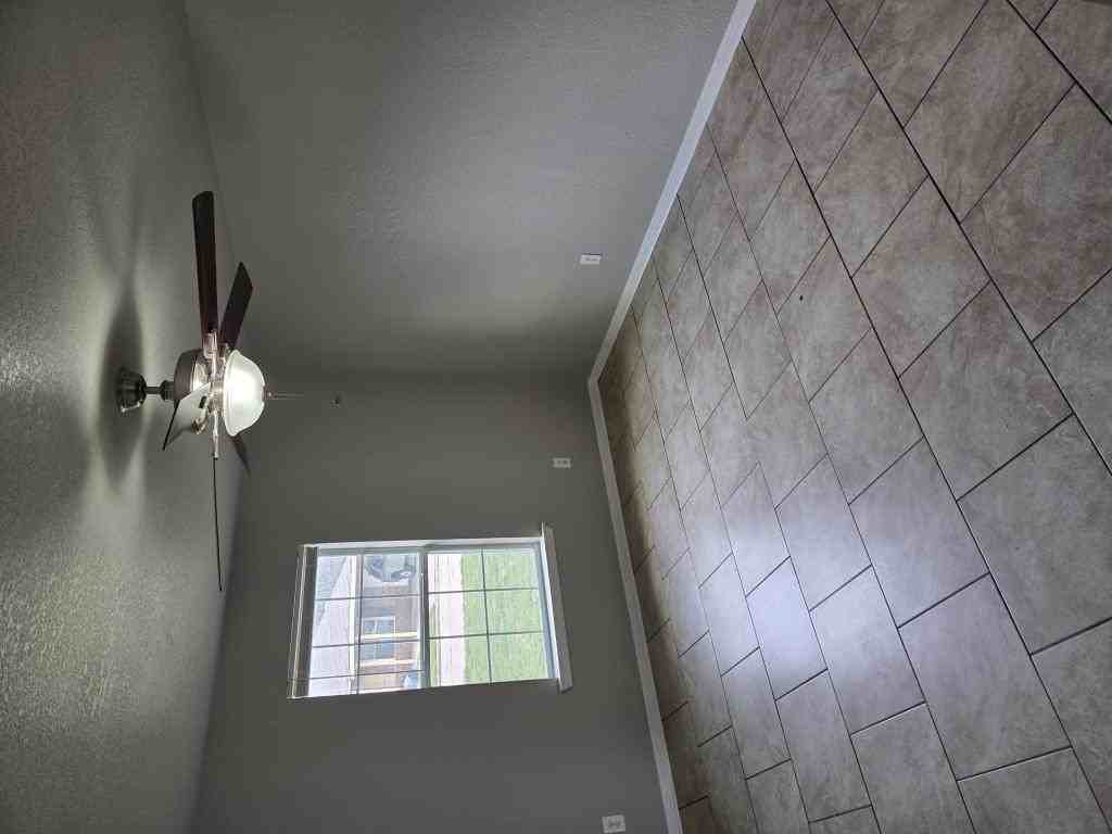 312 Shirley Dr - Photo 4 of 6