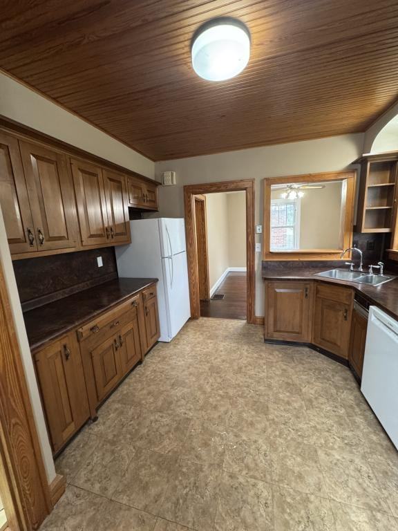 8311 Jadwin St - Photo 2 of 21