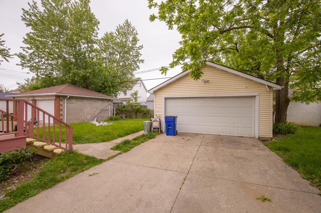 18619 Arrowhead Ave - Photo 2 of 18