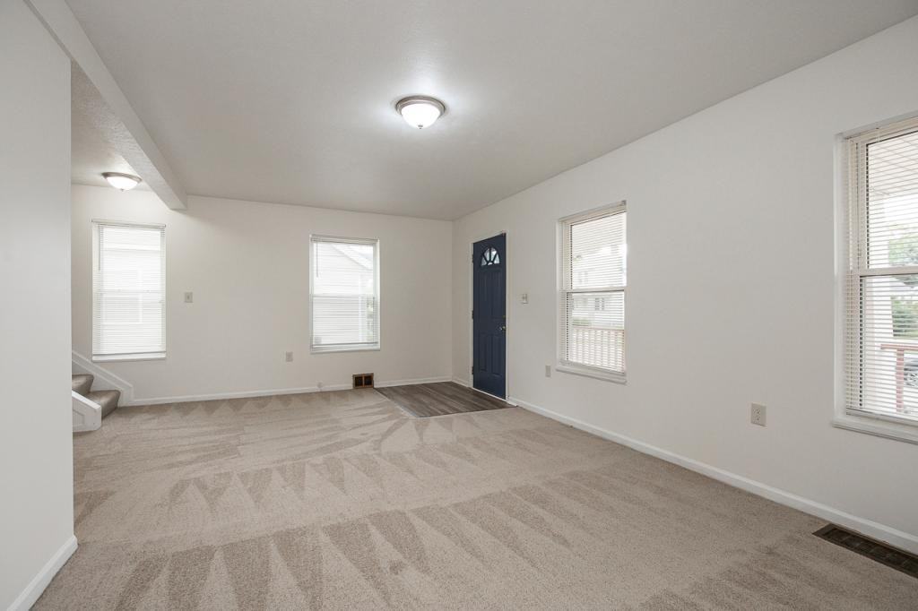 18619 Arrowhead Ave - Photo 4 of 18
