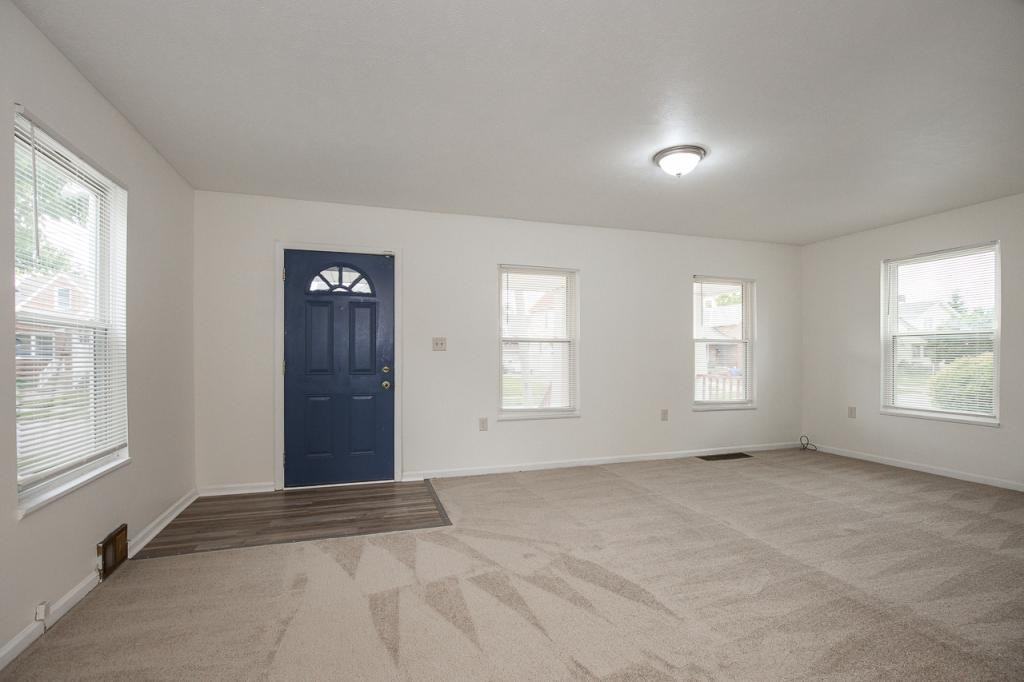 18619 Arrowhead Ave - Photo 5 of 18