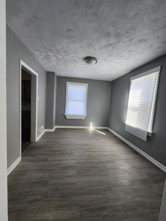 615 Vermont St - Photo 5 of 10