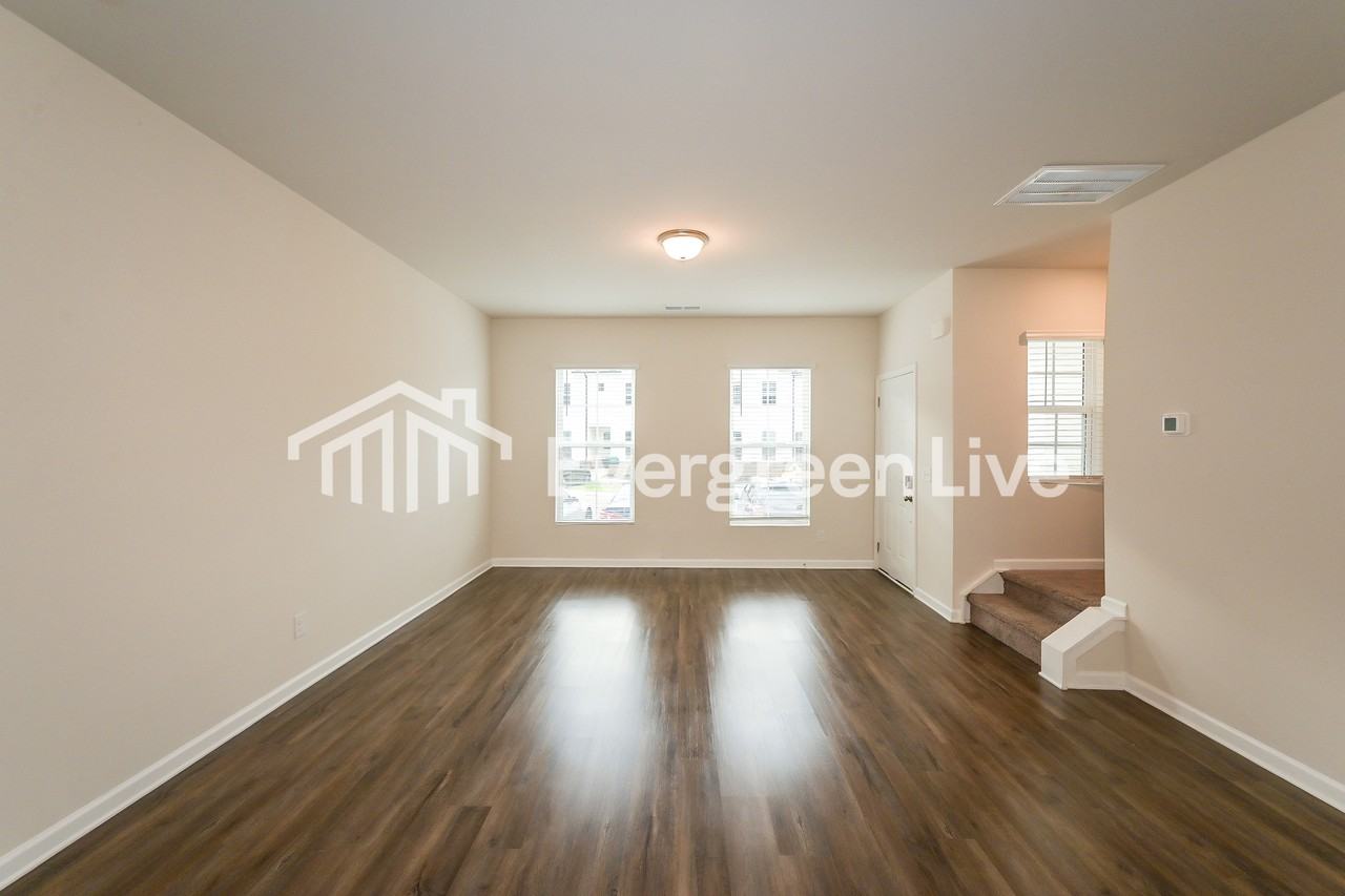918 Hamilton Crossing Sq - Photo 6 of 14