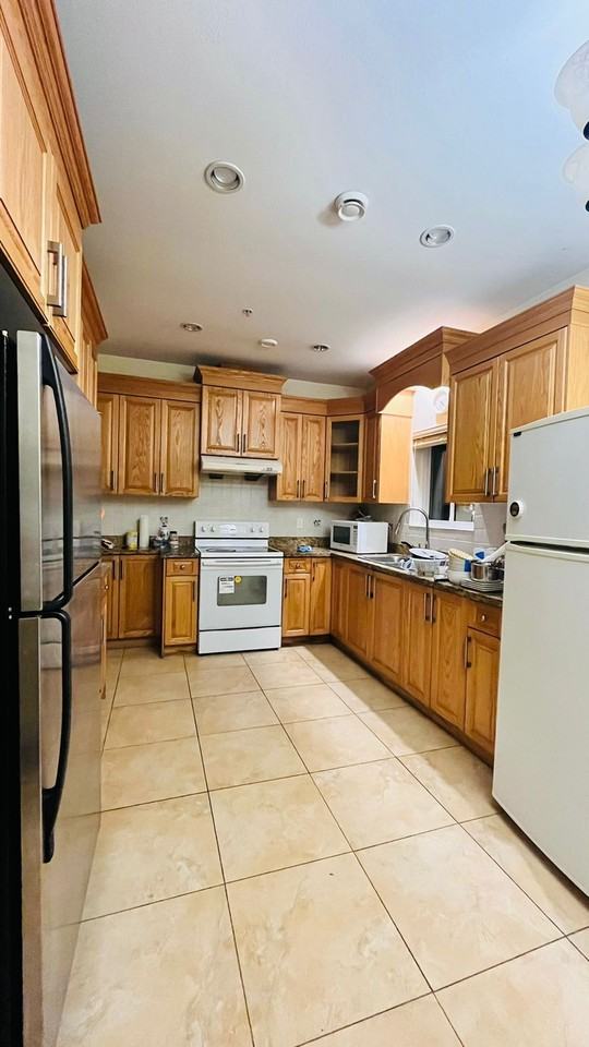 2790 East 1st Avenue - Photo 3 of 5