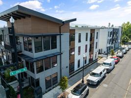 featured image of 121 S Holly St