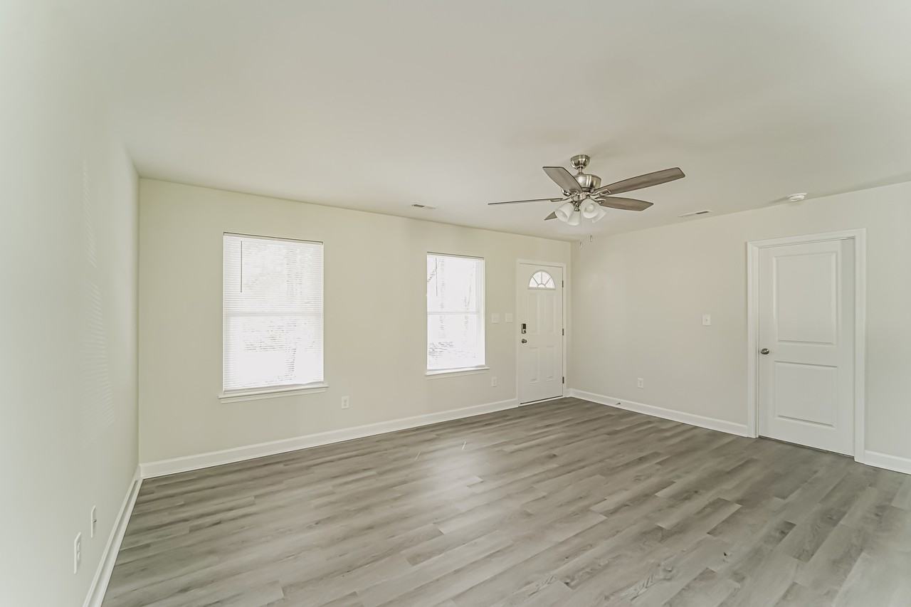 642 E Ketchie St - Photo 5 of 16