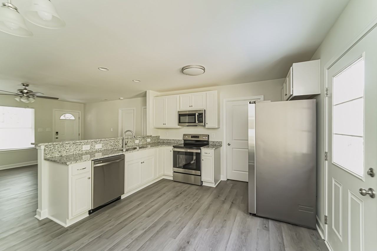 642 E Ketchie St - Photo 7 of 16