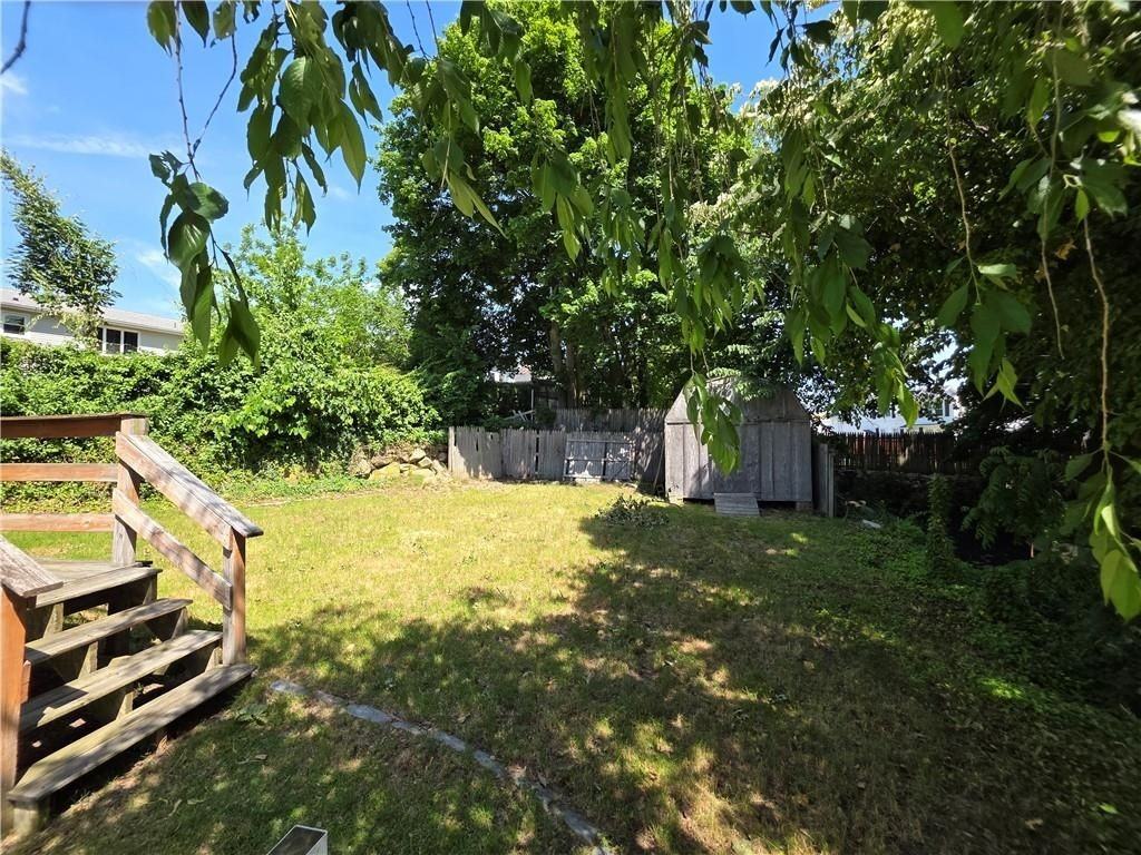 216 Maplewood Ave - Photo 5 of 21