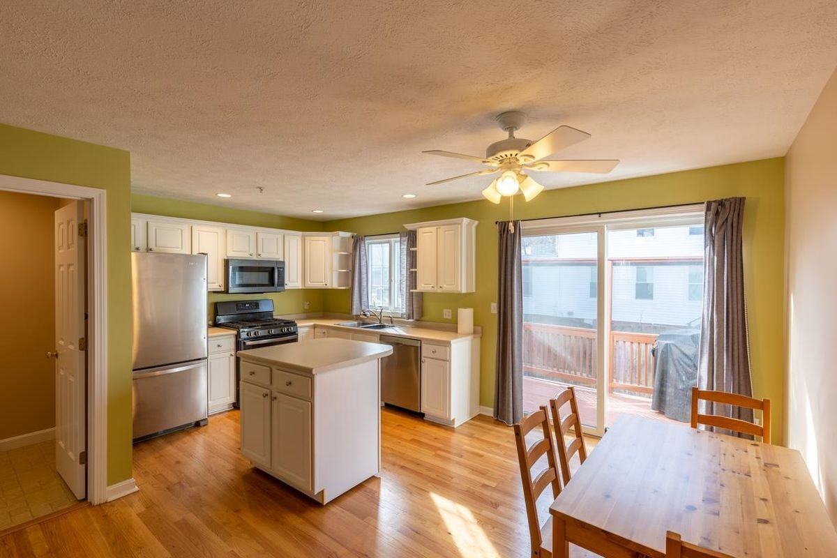 204 Washington St ##3 - Photo 2 of 27