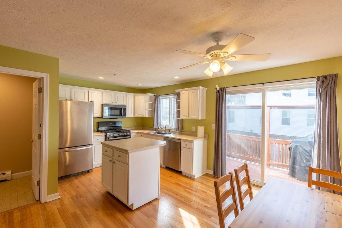 204 Washington St ##3 - Photo 3 of 27